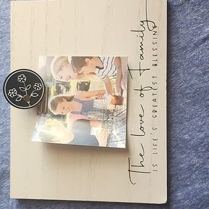 2/$10 NWT The Love of Family Picture Holder With Clip